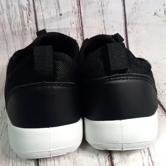 NEW sneakers size 6 black with elastic across front - Picture 7 of 8